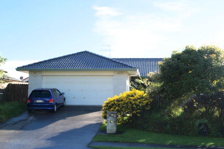 Photo of property in 126 Golfland Drive, Golflands, Auckland, 2013