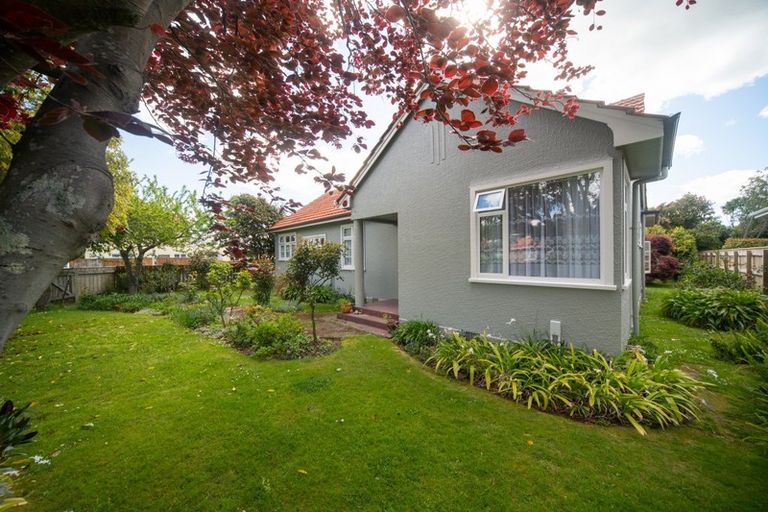 Photo of property in 547 Featherston Street, Roslyn, Palmerston North, 4414
