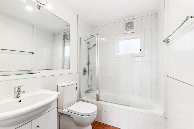 Photo of property in 5 Mckenzie Terrace, Te Aro, Wellington, 6011