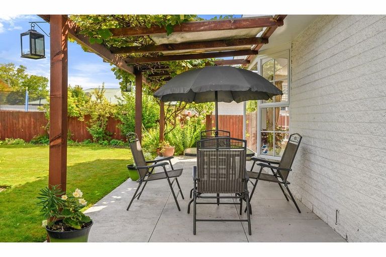 Photo of property in 2/203 Main North Road, Redwood, Christchurch, 8051