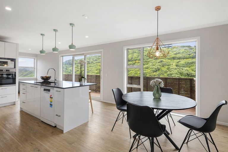 Photo of property in 3 Makomako Road, Brooklyn, Wellington, 6021