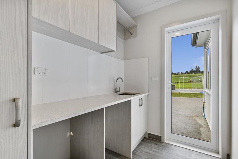 Photo of property in 51 Sunset Road, Totara Vale, Auckland, 0632