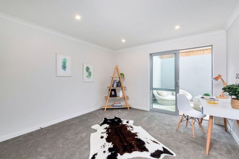 Photo of property in 4 Lagonda Rise, Oteha, Auckland, 0632