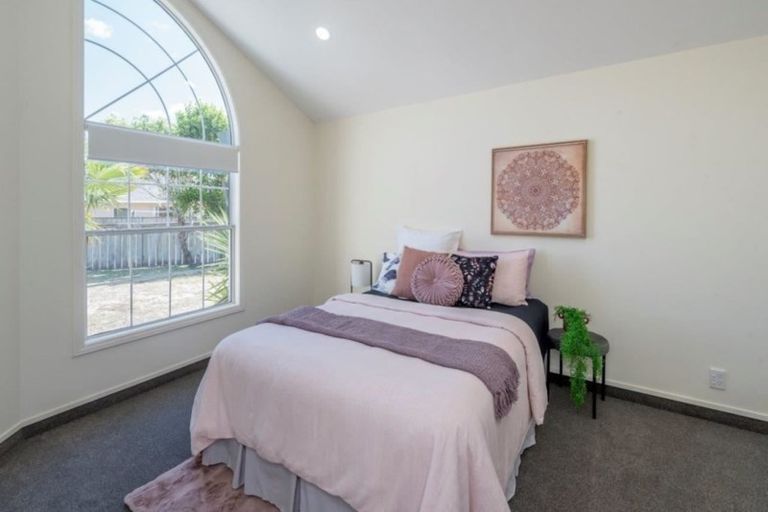 Photo of property in 12 Marewa Place, Waikanae Beach, Waikanae, 5036