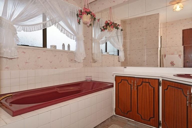 Photo of property in 74 Anglesea Avenue, Parklands, Christchurch, 8083