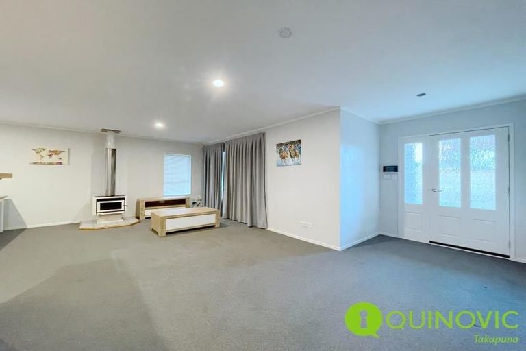 Photo of property in 11 Owl Court, Unsworth Heights, Auckland, 0632