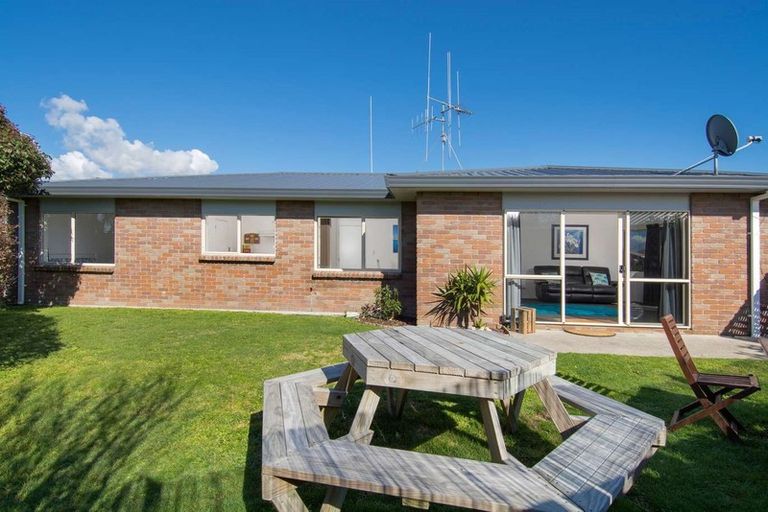 Photo of property in 14 Crisp Drive, Papamoa Beach, Papamoa, 3118