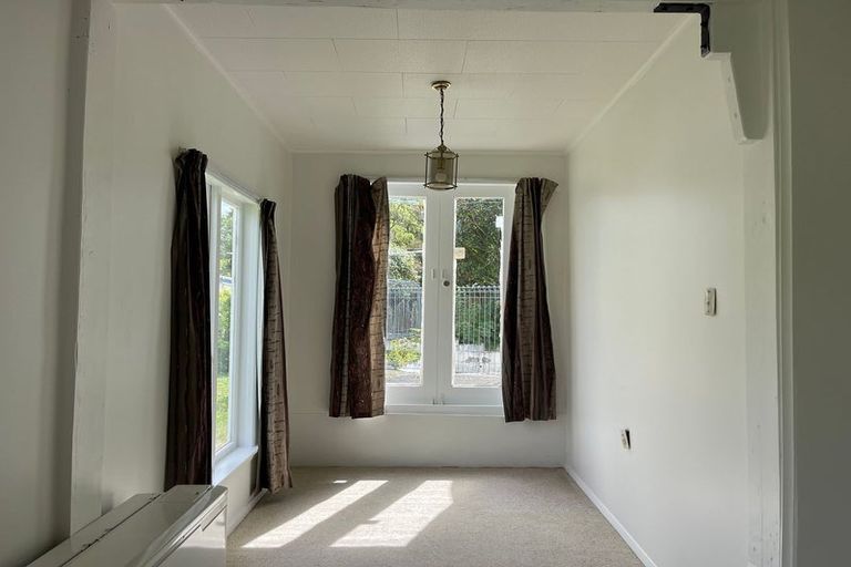 Photo of property in 4 Gibbs Crescent, Wainuiomata, Lower Hutt, 5014