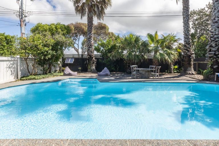 Photo of property in 243 Clifton Road, Te Awanga, 4102