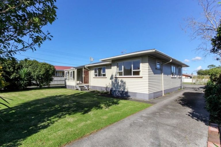 Photo of property in 11 Truby King Street, Merrilands, New Plymouth, 4312