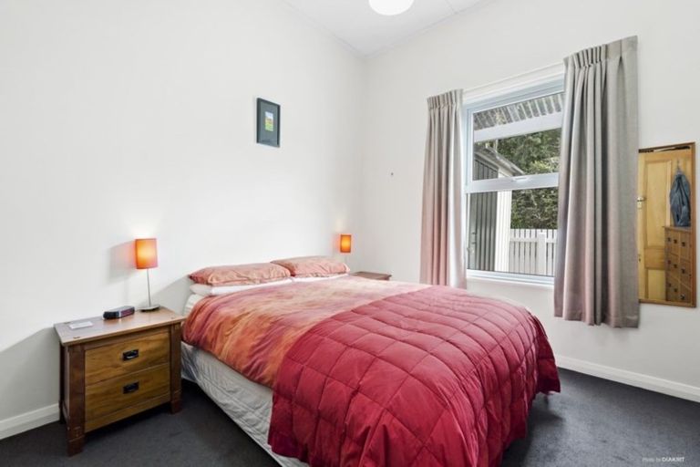 Photo of property in 87 Te Wharepouri Street, Berhampore, Wellington, 6023