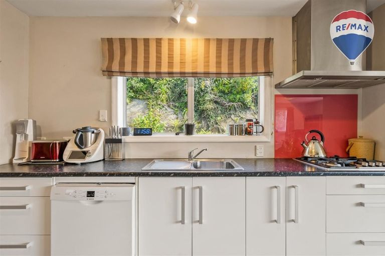 Photo of property in 41 Ranui Terrace, Tawa, Wellington, 5028