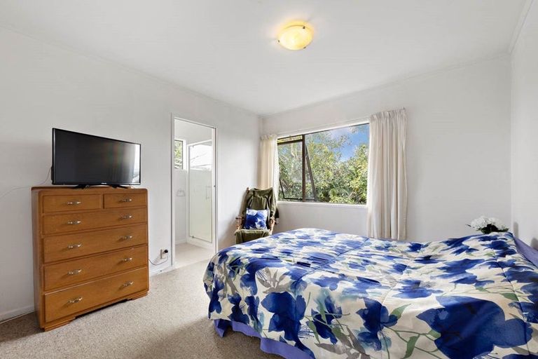 Photo of property in 1299 Whangaparaoa Road, Army Bay, Whangaparaoa, 0930