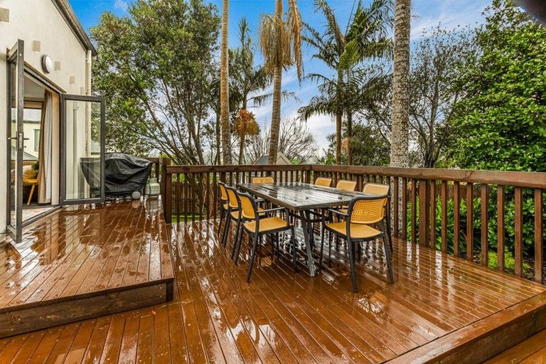 Photo of property in 5 View Ridge Drive, Ranui, Auckland, 0612