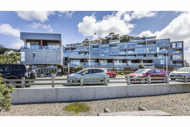 Photo of property in Patent 326 Apartments, 203s/326 Evans Bay Parade, Hataitai, Wellington, 6021