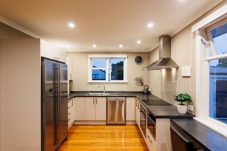 Photo of property in 10 Oriana Place, Highbury, Palmerston North, 4412