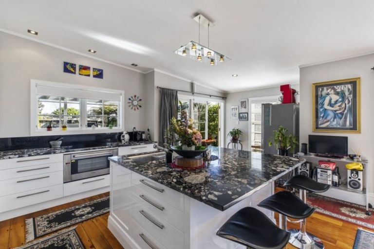 Photo of property in 1 Puriri Road, Pukekohe, 2120