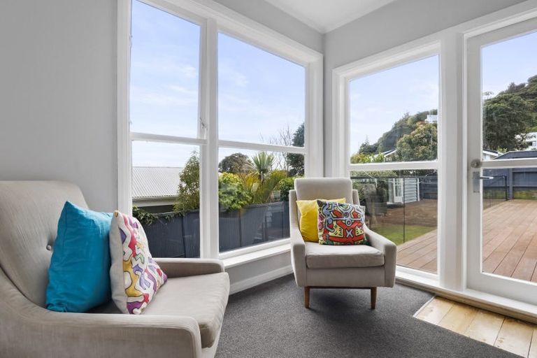 Photo of property in 9 Rona Street, Eastbourne, Lower Hutt, 5013