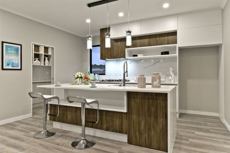 Photo of property in 7 Len Ireland Drive, Kumeu, 0810