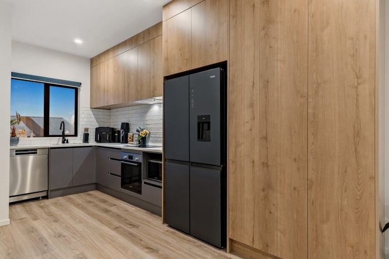 Photo of property in 6 Kari Lane, Kumeu, 0810