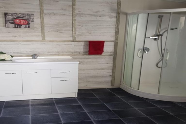 Photo of property in 35 Oxford Street, Fairfield, Hamilton, 3214