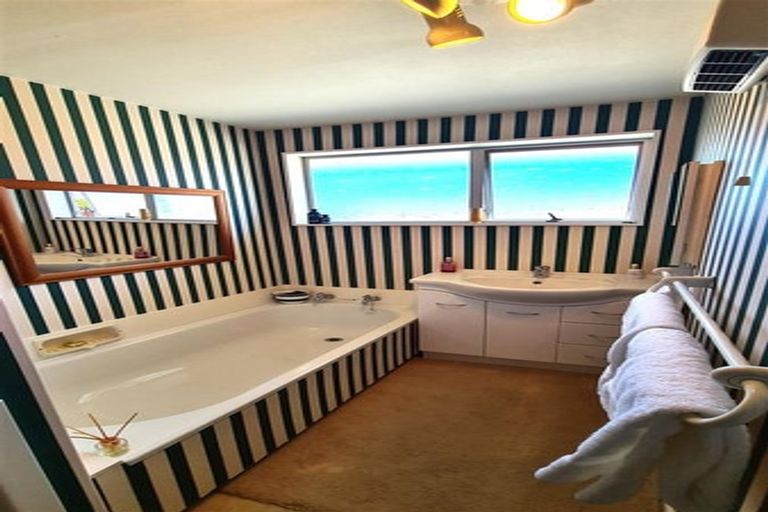 Photo of property in 2/8 Camrose Place, Ilam, Christchurch, 8041