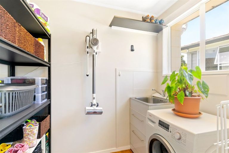 Photo of property in 1/12 Borich Road, Sunnyvale, Auckland, 0612