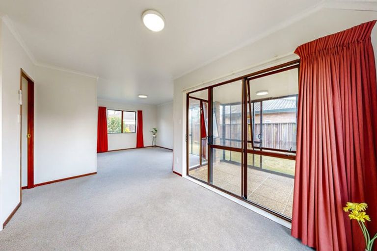 Photo of property in 14b Pohutukawa Drive, Owhata, Rotorua, 3010