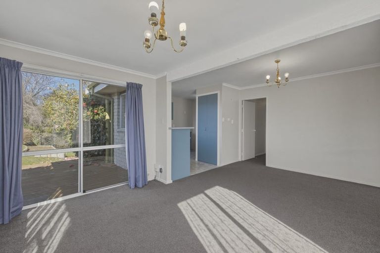 Photo of property in 1/98a Lake Terrace Road, Burwood, Christchurch, 8061