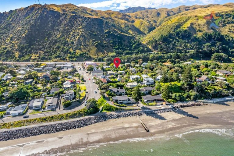 Photo of property in 15 Beach Road, Paekakariki, 5034