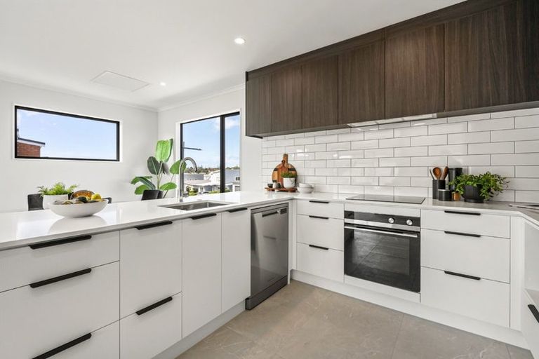 Photo of property in 32b Kukuwai Avenue, Red Beach, 0932