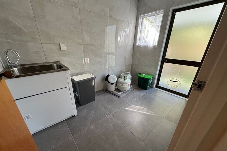 Photo of property in 4 Thistledew Place, Bayview, Auckland, 0629