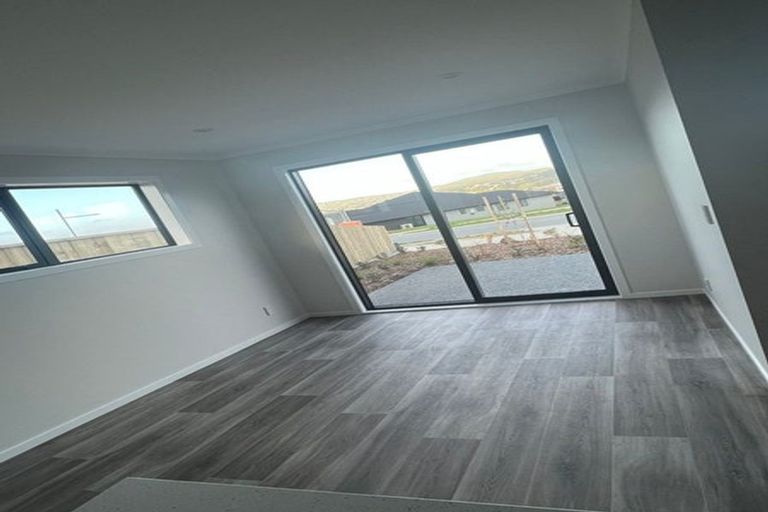 Photo of property in 56 Hokioi Drive, Kenepuru, Porirua, 5022