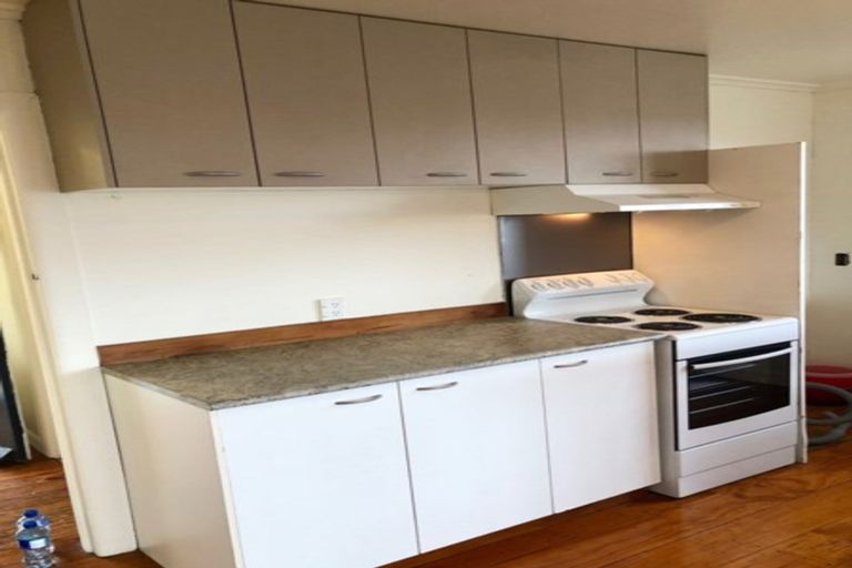 Photo of property in 1/236 East Coast Road, Forrest Hill, Auckland, 0620