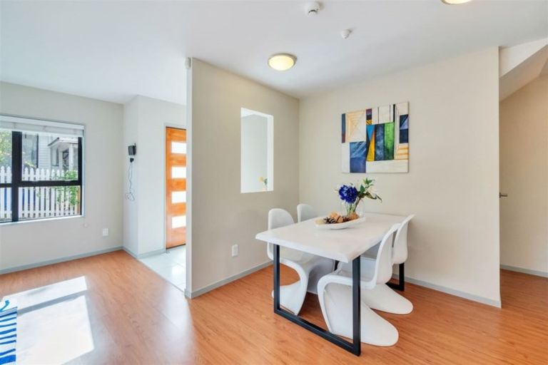 Photo of property in 7 Roberts Road, Te Atatu South, Auckland, 0610