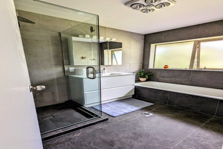 Photo of property in 32 Roy Maloney Drive, Henderson, Auckland, 0612