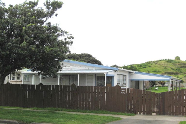 Photo of property in 74 Polson Street, Castlecliff, Whanganui, 4501