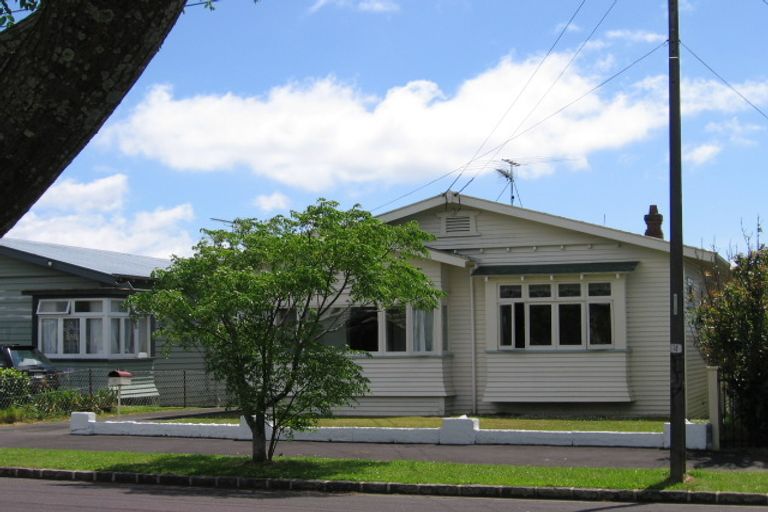 Photo of property in 25 Riro Street, Point Chevalier, Auckland, 1022