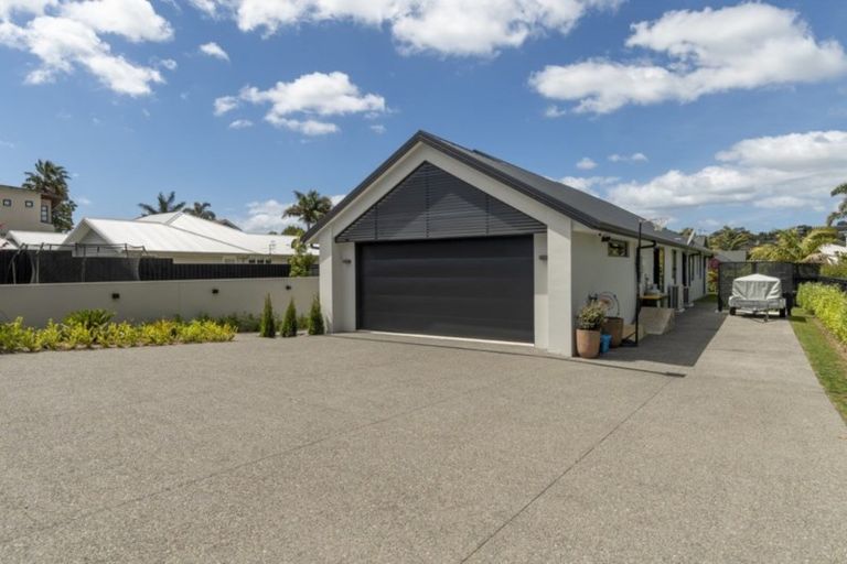 Photo of property in 15 Avocado Lane, Bethlehem, Tauranga, 3110