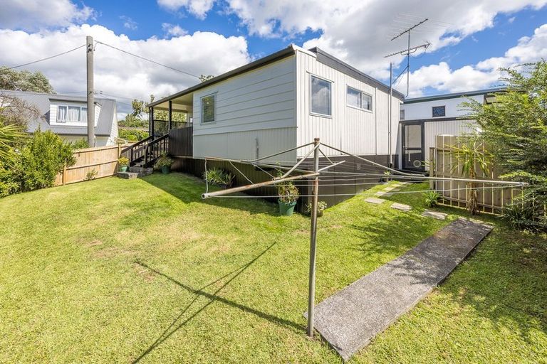 Photo of property in 3/144 Godley Road, Green Bay, Auckland, 0604