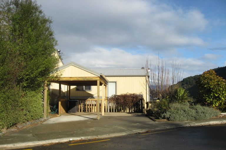 Photo of property in 34a Mackinnon Terrace, Sunshine Bay, Queenstown, 9300