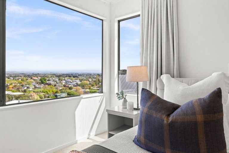 Photo of property in 42 Busby Hill, Havelock North, 4130