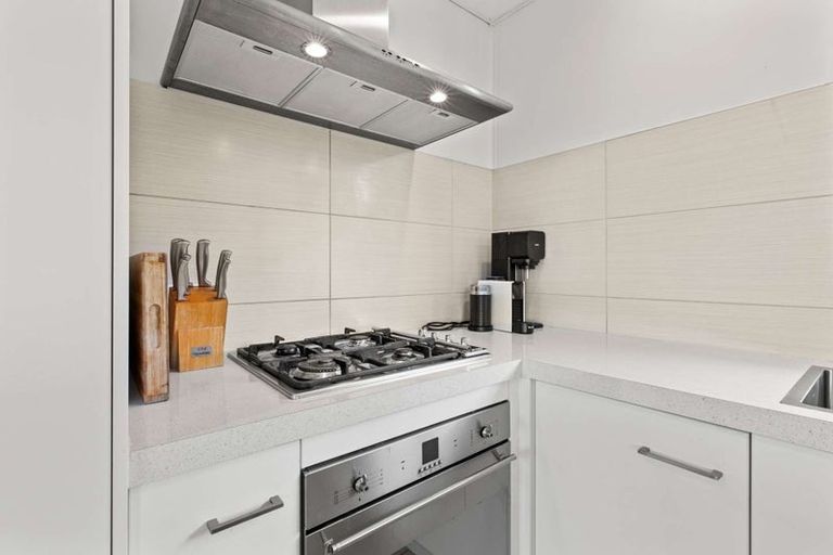 Photo of property in 28 Kotinga Avenue, Glen Eden, Auckland, 0602