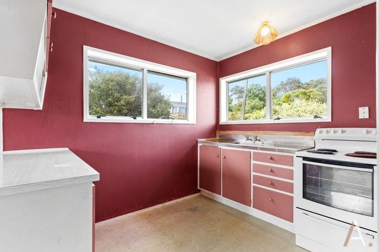 Photo of property in 2/70 Cliff View Drive, Green Bay, Auckland, 0604