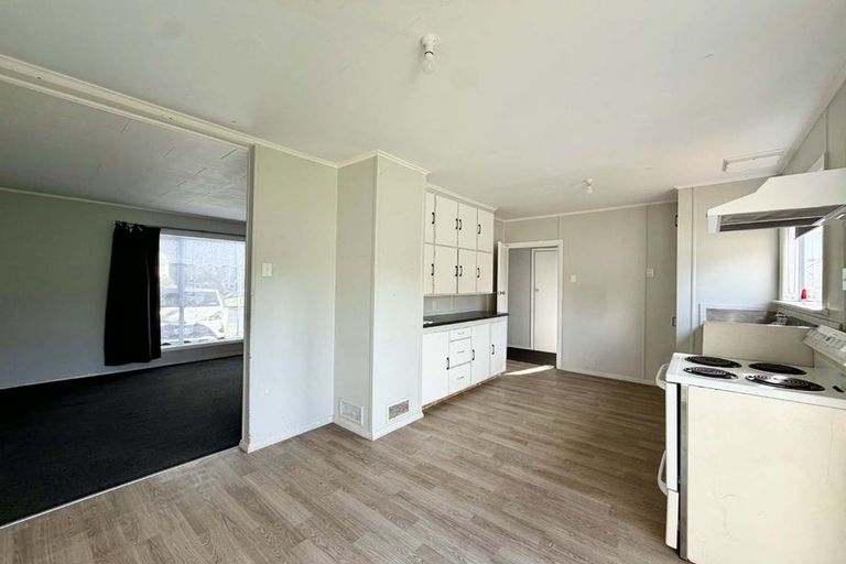 Photo of property in 22 Cook Street, Marfell, New Plymouth, 4310