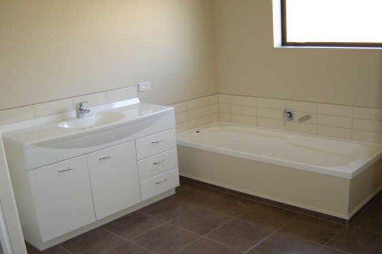 Photo of property in 23 Gandalf Crescent, Paraparaumu, 5032