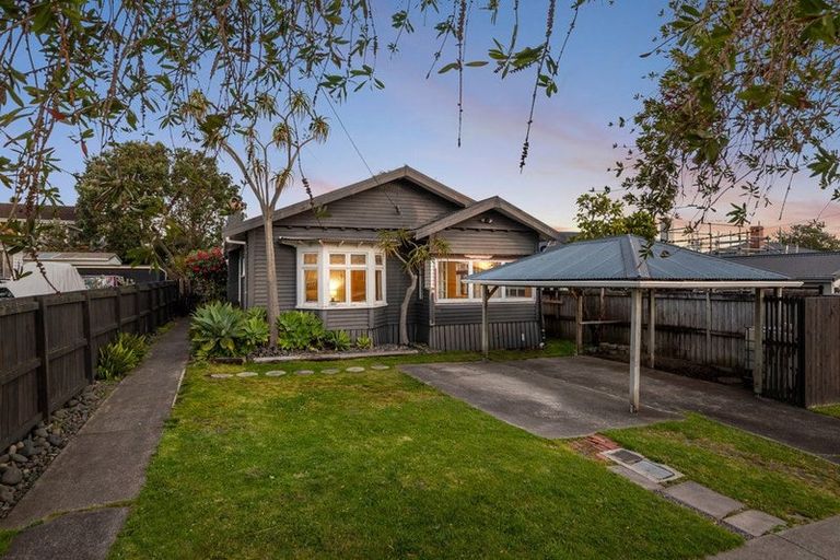 Photo of property in 72 Eversleigh Road, Belmont, Auckland, 0622