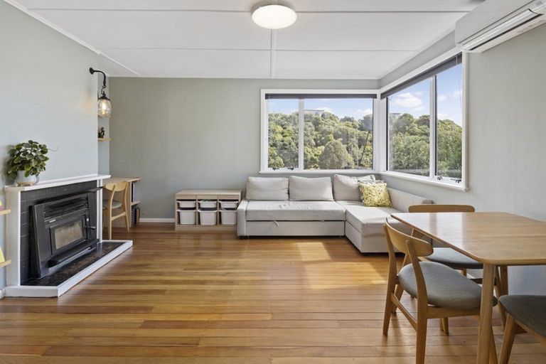 Photo of property in 2 Walden Street, Strathmore Park, Wellington, 6022