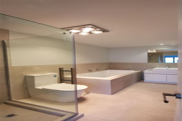 Photo of property in 46 Bordeaux Parade, Te Atatu South, Auckland, 0610