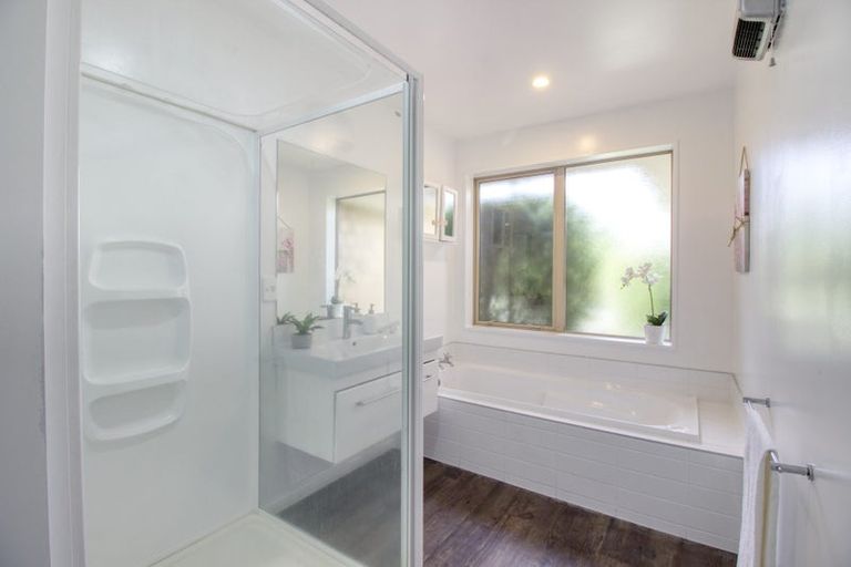 Photo of property in 33 Little Oaks Drive, Yaldhurst, Christchurch, 8042